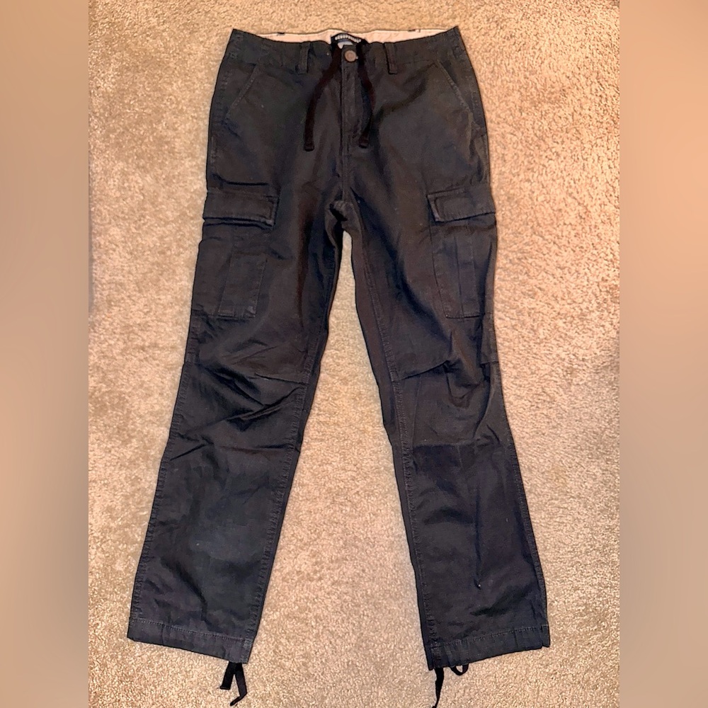 New - Mens Relaxed Cargo Pants- Size: 30x30